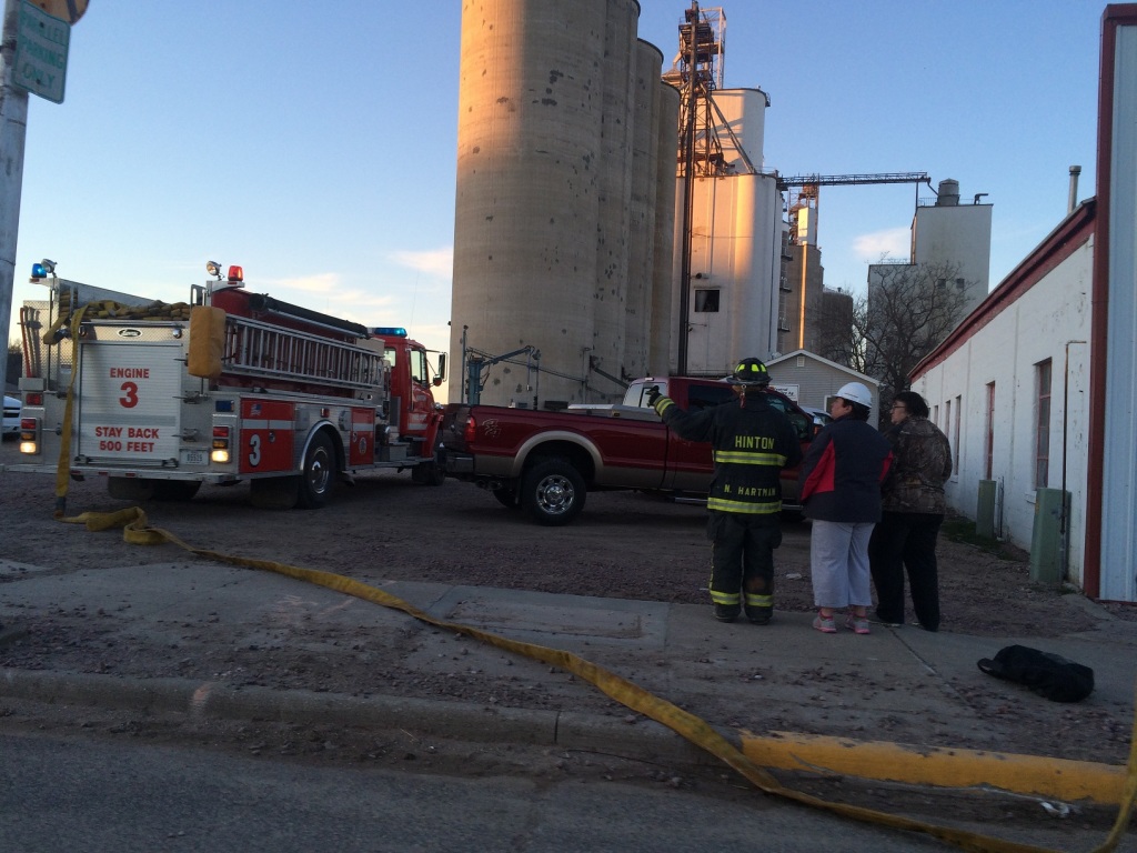 2 people injured in Hinton, Iowa grain elevator explosion