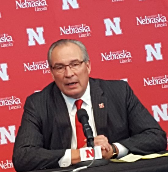 Moos Gets Vote Of Confidence From NU Leaders