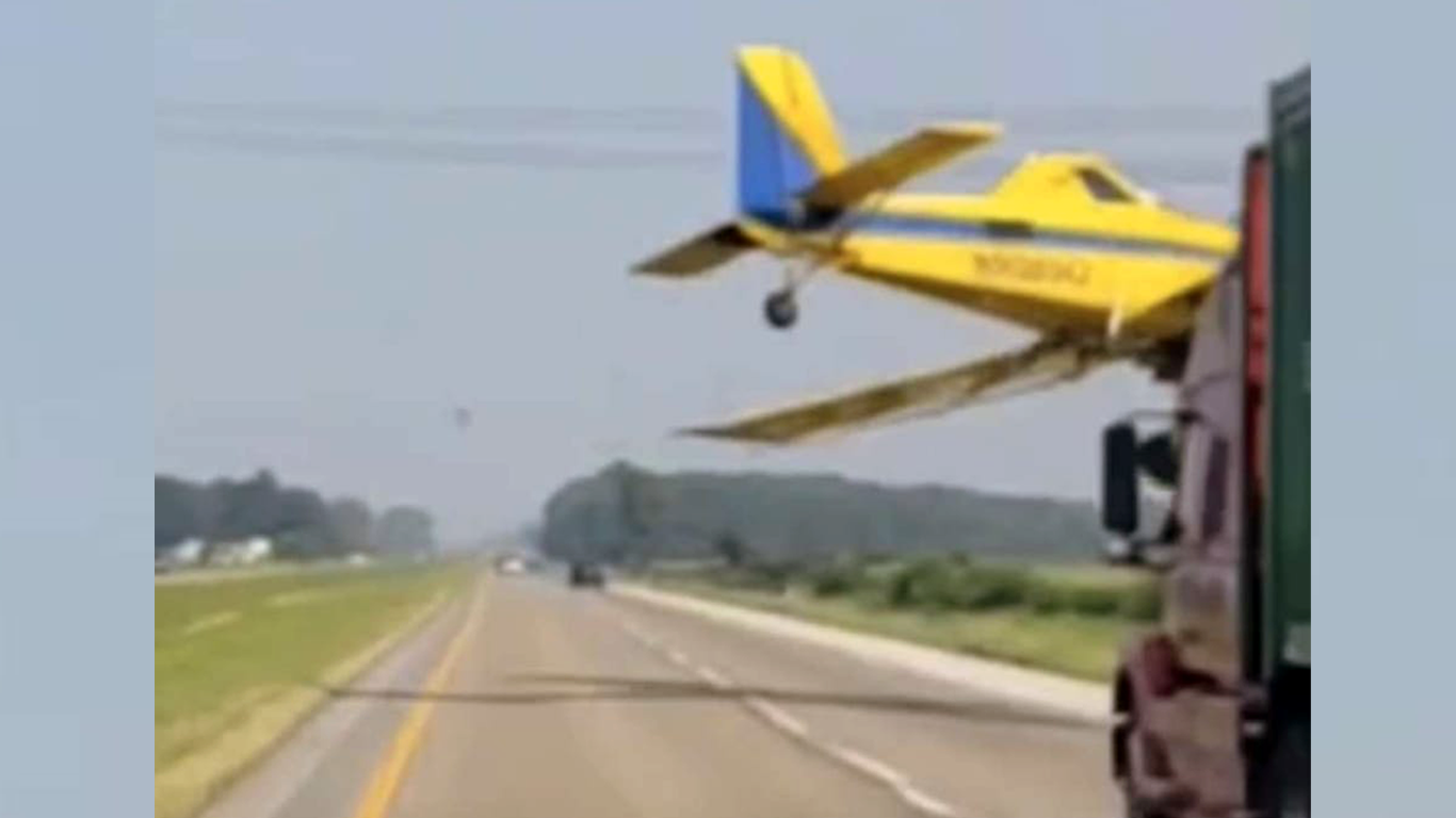 KRVN 880 – KRVN 93.1 – KAMI - NEAR MISS: Cropduster nearly collides ...