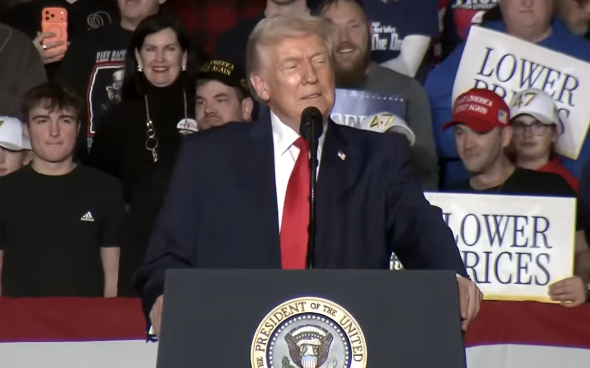 Trump renews push for year-round E15 in Iowa, cites Deere investment amid job cuts