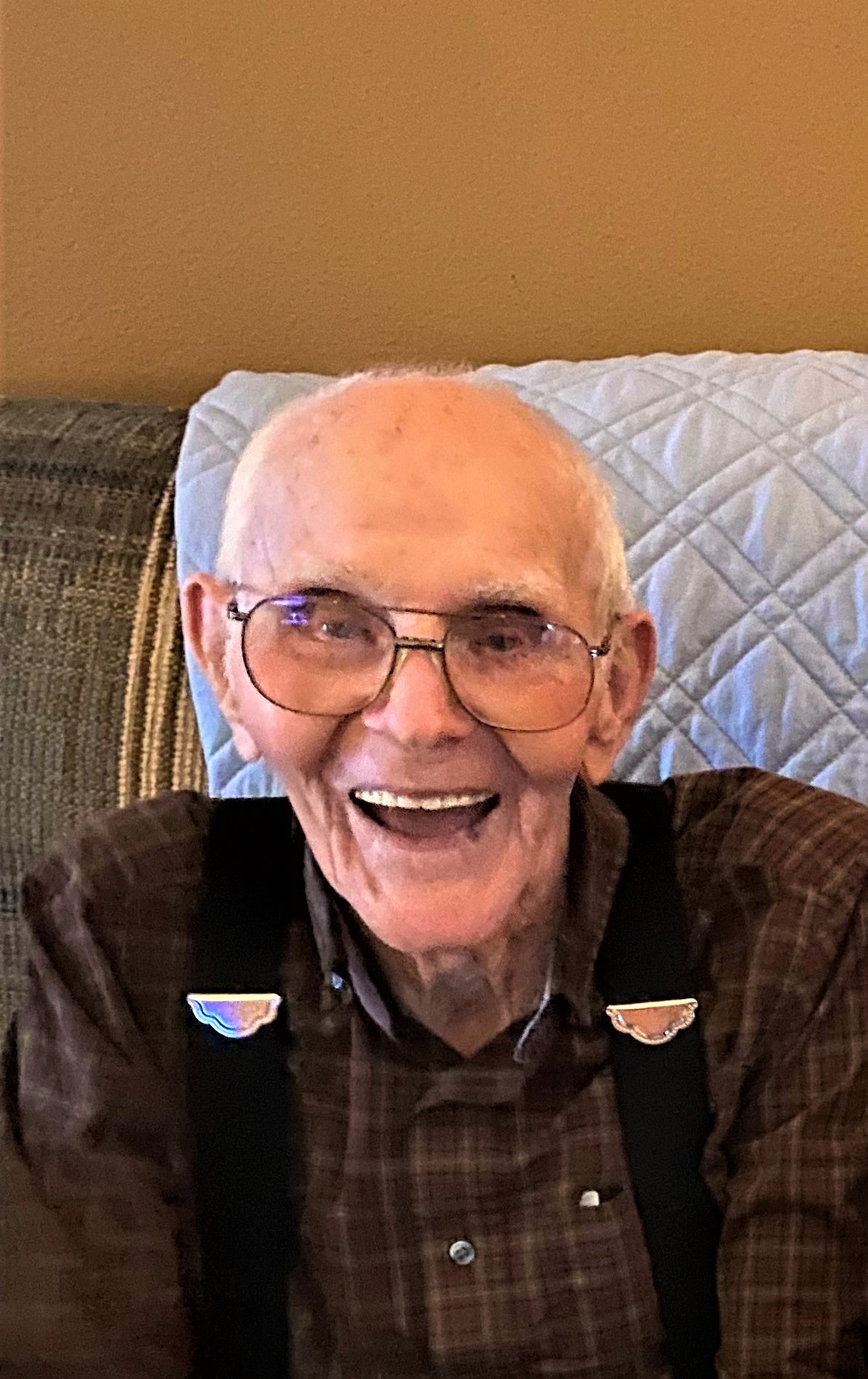KTIC 840 AM/98.3 FM/98.7 FM Bobby G. Mahnke, age 90, of Norfolk