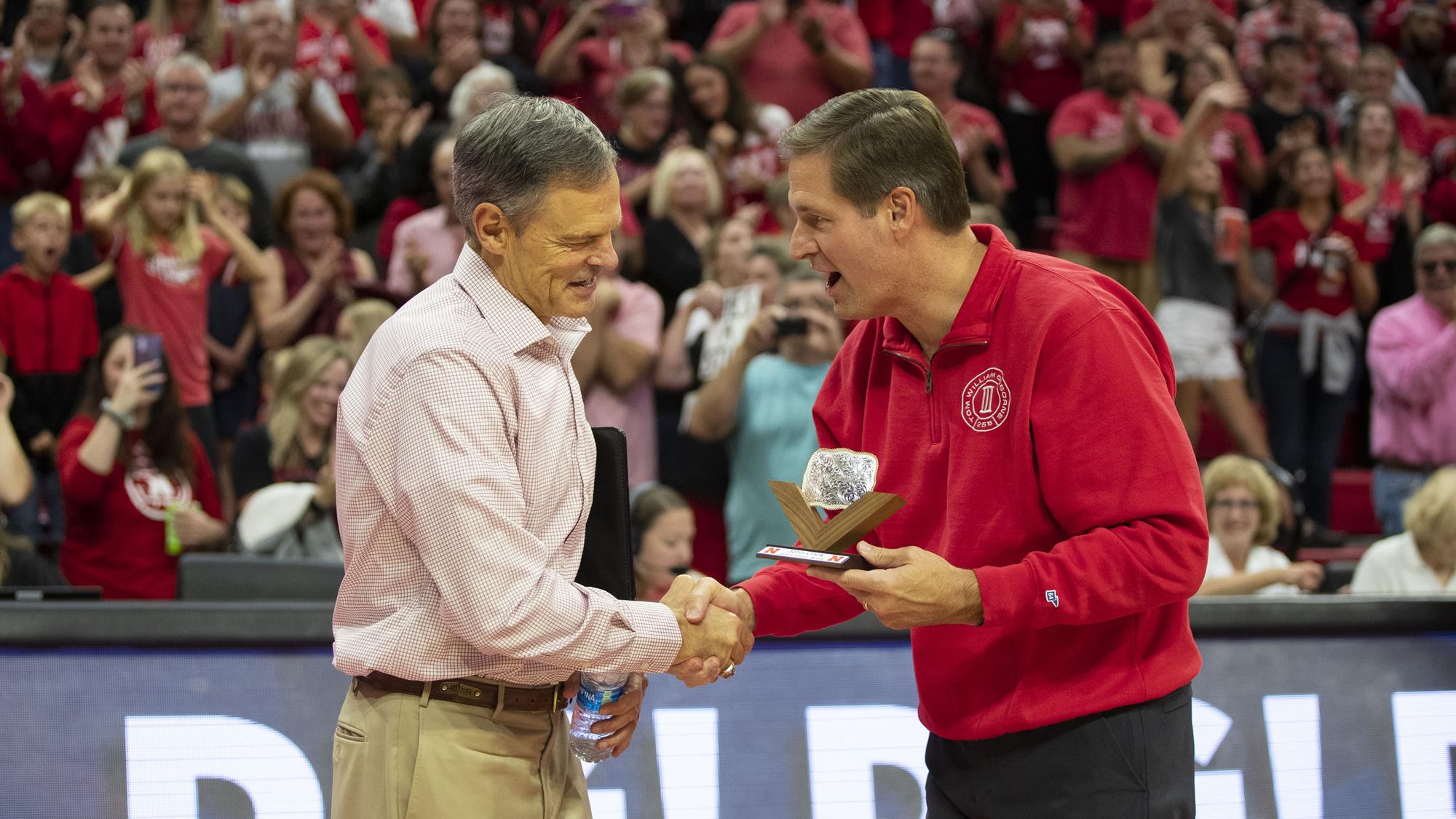 cook-picks-up-800th-career-win-in-husker-sweep-of-spartans-the-bull