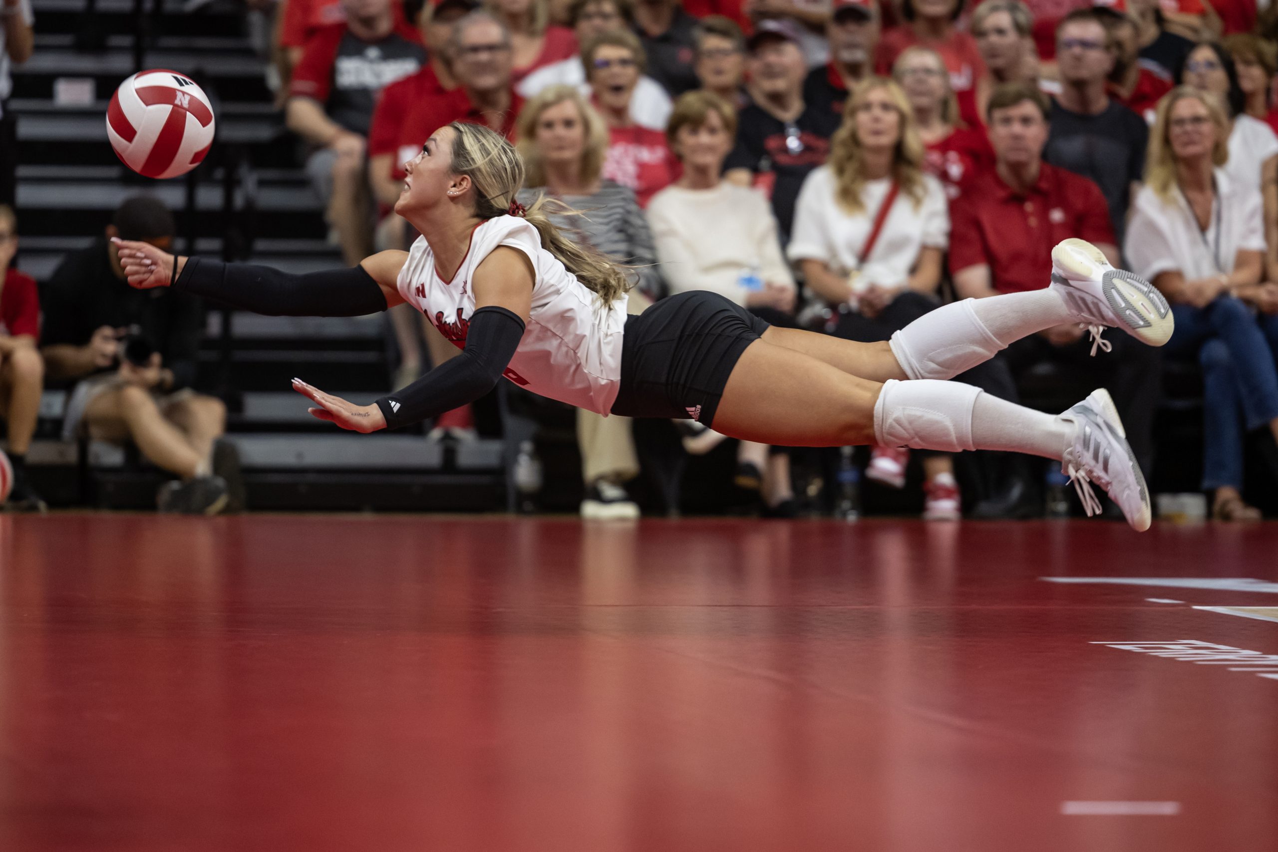 KRVN 880 KRVN 93.1 KAMI Huskers sweep Stanford