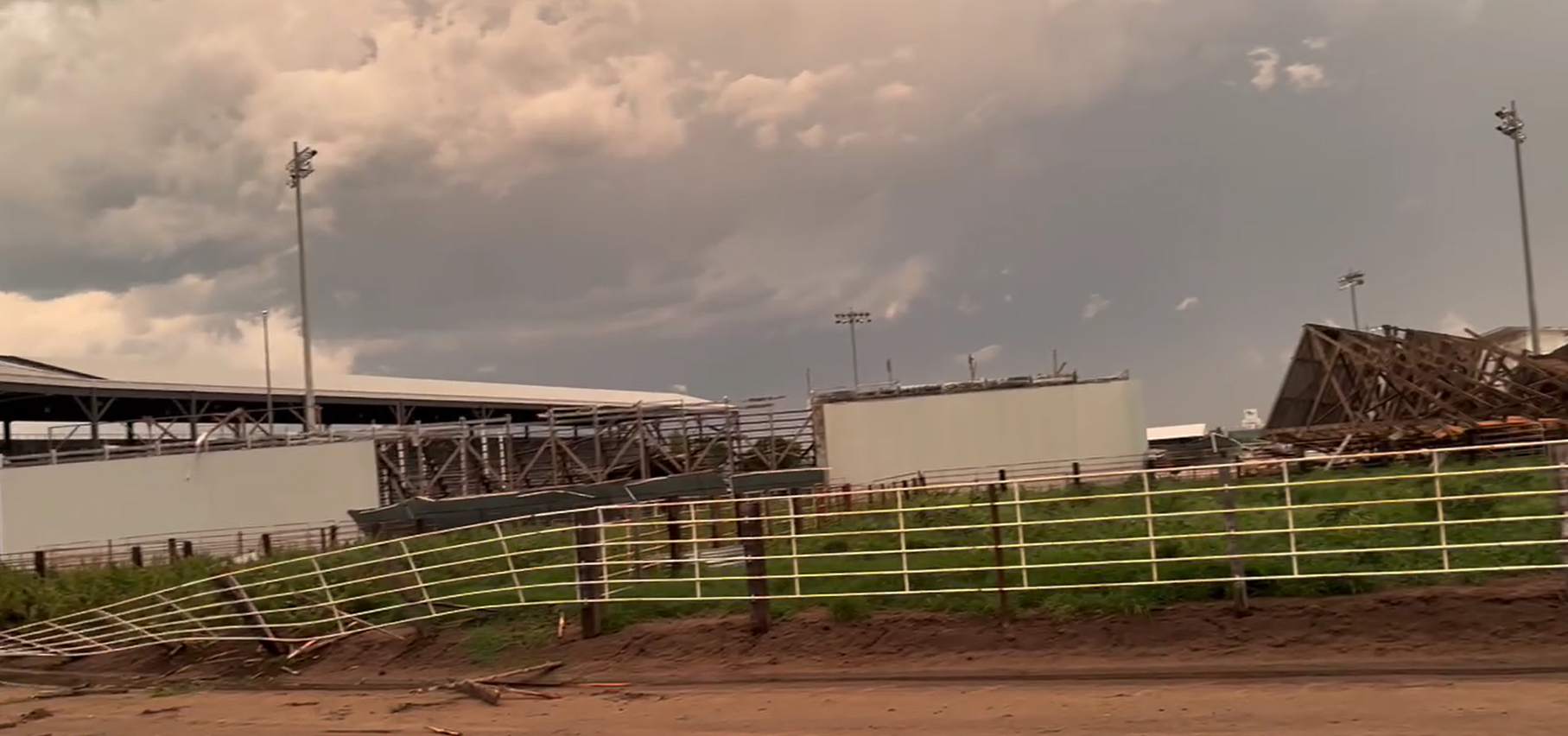 KRVN 880 – KRVN 93.1 – KAMI - Storm damages grandstands at Burwell