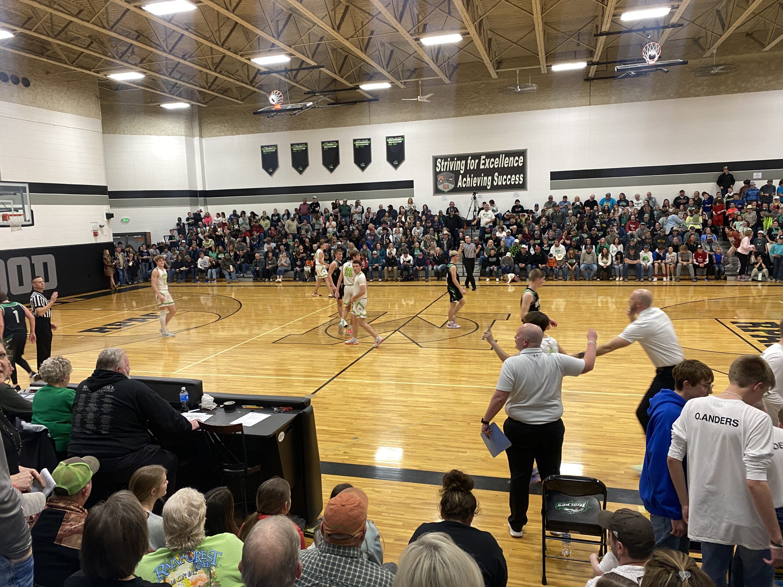 KRVN 880 – KRVN 93.1 – KAMI - Maywood-Hayes Center Downs Loomis