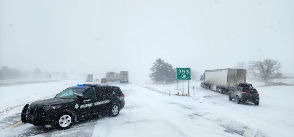KRVN 880 – KRVN 93.1 – KAMI - Winter Storm Keeps Trooper Busy on ...