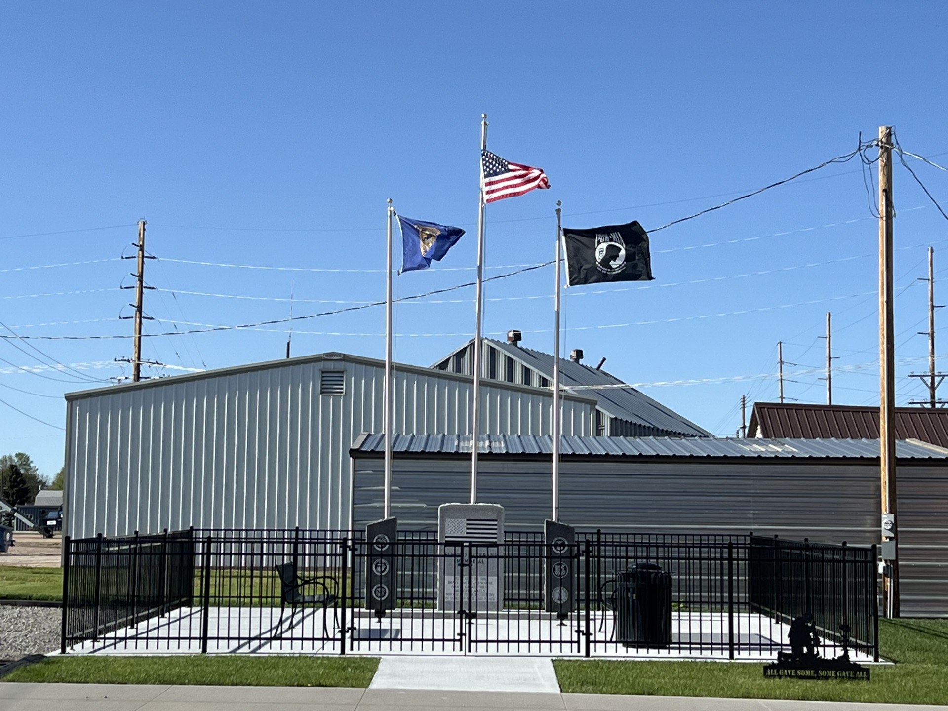 KRVN 880 – KRVN 93.1 – KAMI - Elwood dedicates new Veterans Memorial