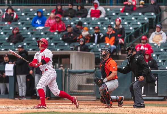 KRVN 880 – KRVN 93.1 – KAMI - Huskers earn big series win over Beavers