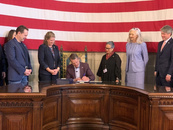 KRVN 880 – KRVN 93.1 – KAMI - Gov. Pillen Signs Last of Bills to ...