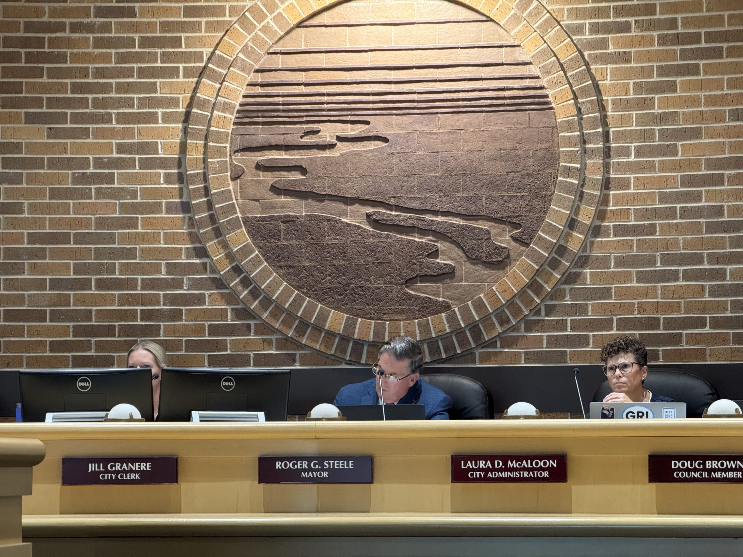 KRVN 880 – KRVN 93.1 – KAMI - Grand Island mayor selects finance chief ...