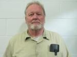 Man convicted in 1998 murder dies in prison