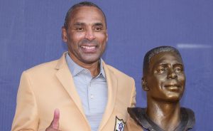 Craig joins NFL Hall of Fame after long wait