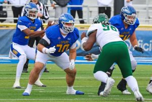 Bearcats finish strong against Lopers