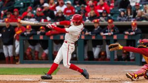 Moyer Signs Free Agent Deal with Padres