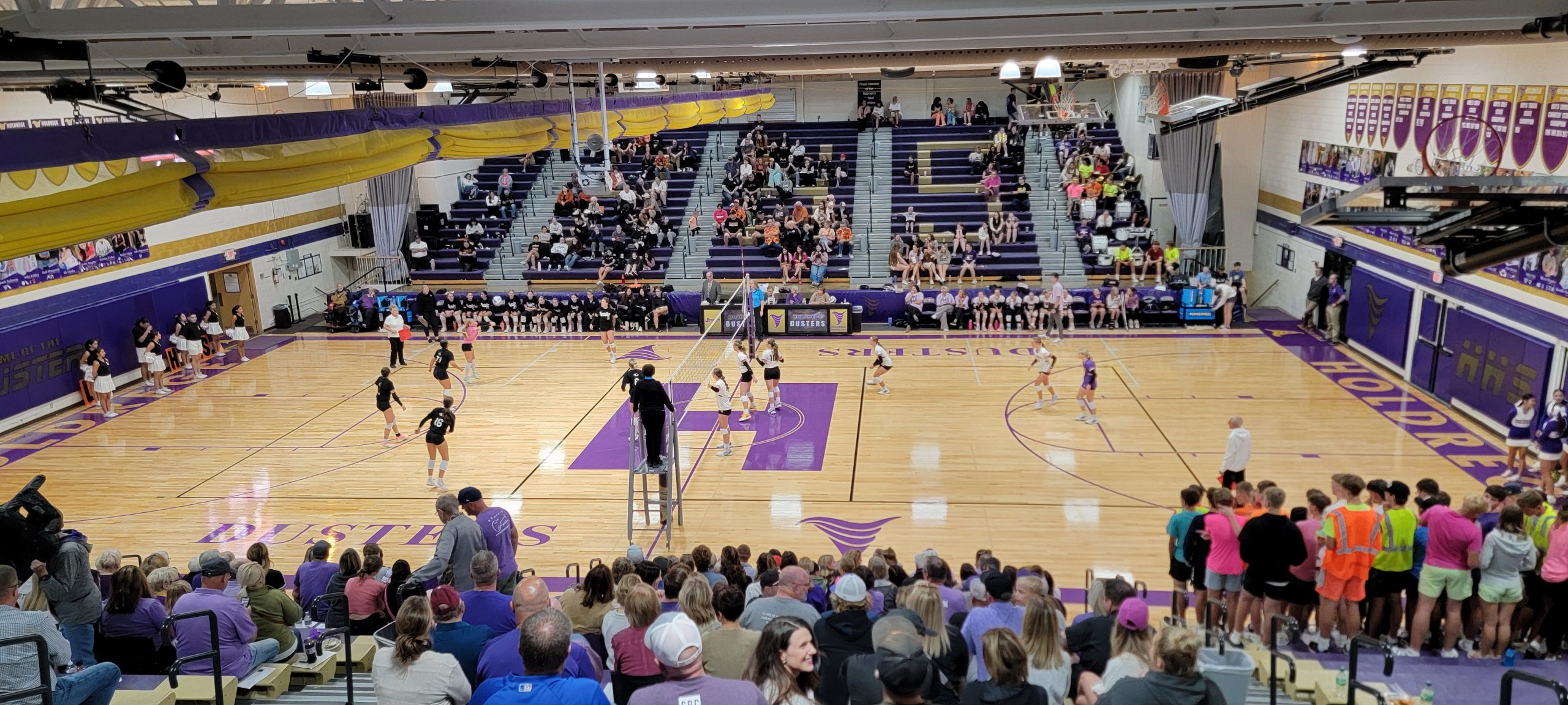KRVN 880 – KRVN 93.1 – KAMI - Dusters sweep Minutemaids